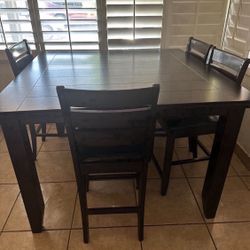 Dining Table + 4 Chairs