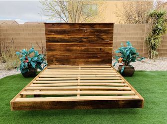 BEAUTIFUL HEAVY RECLAIMED WOOD KING BED FRAME (FREE DELIVERY 🚚 FIRM PRICE $1000 ) GREAT CONDITION 😍👌🏻