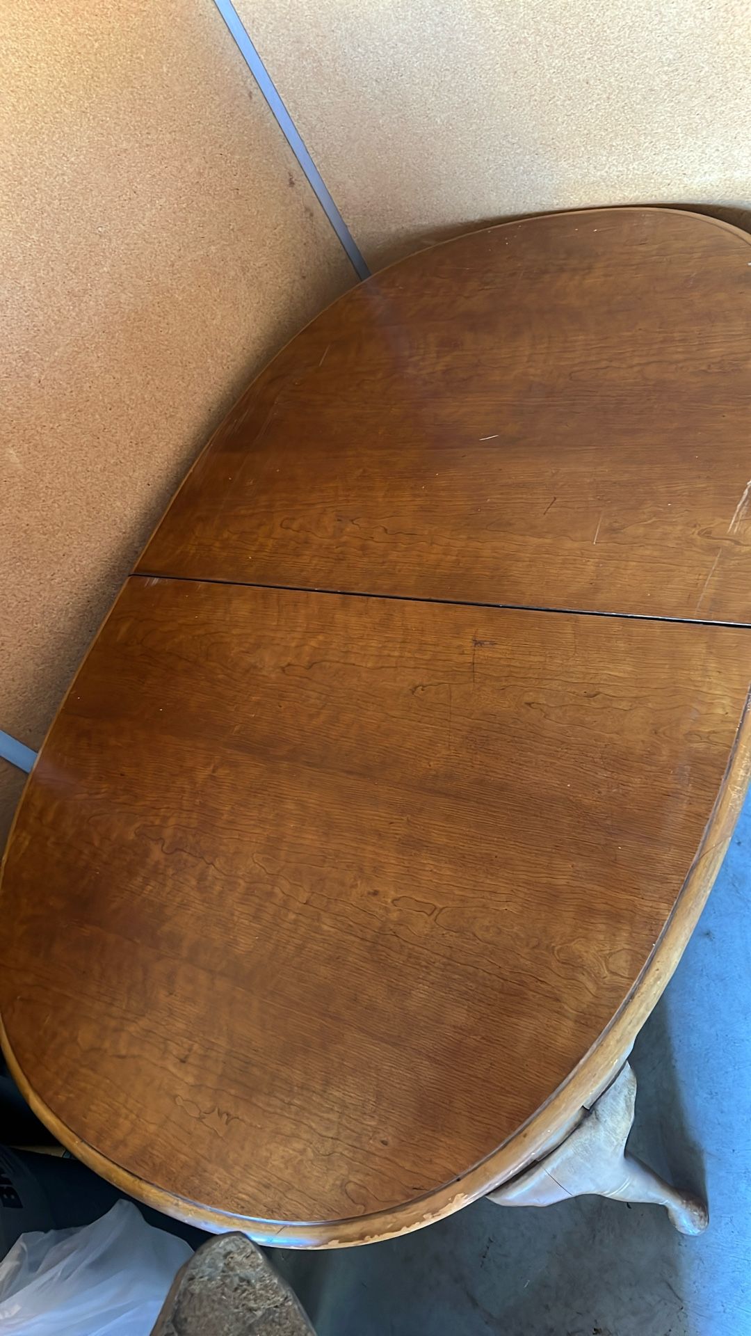 Large Dining room Table With Leaf Insert
