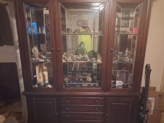 5 ft wide 7 feet tall China cabinet