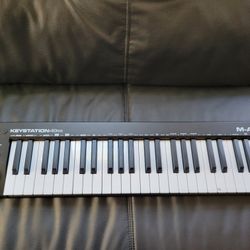 KeyStation 49es- Midi Keyboard - USB included