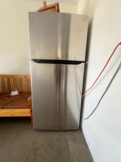 LG Stainless Steel Top-Freezer Refrigerator