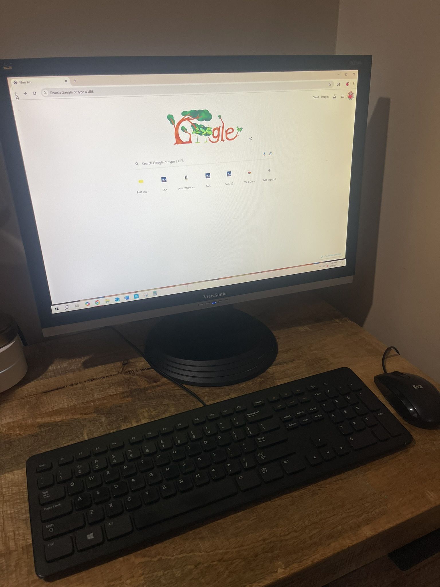 DELL Desktop, Monitor & Wired Keyboard/Mouse