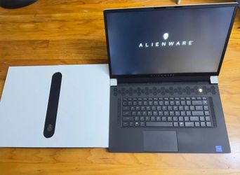 Alienware X17 R2