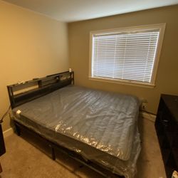 KING MATTRESS + HEAD BOARD 