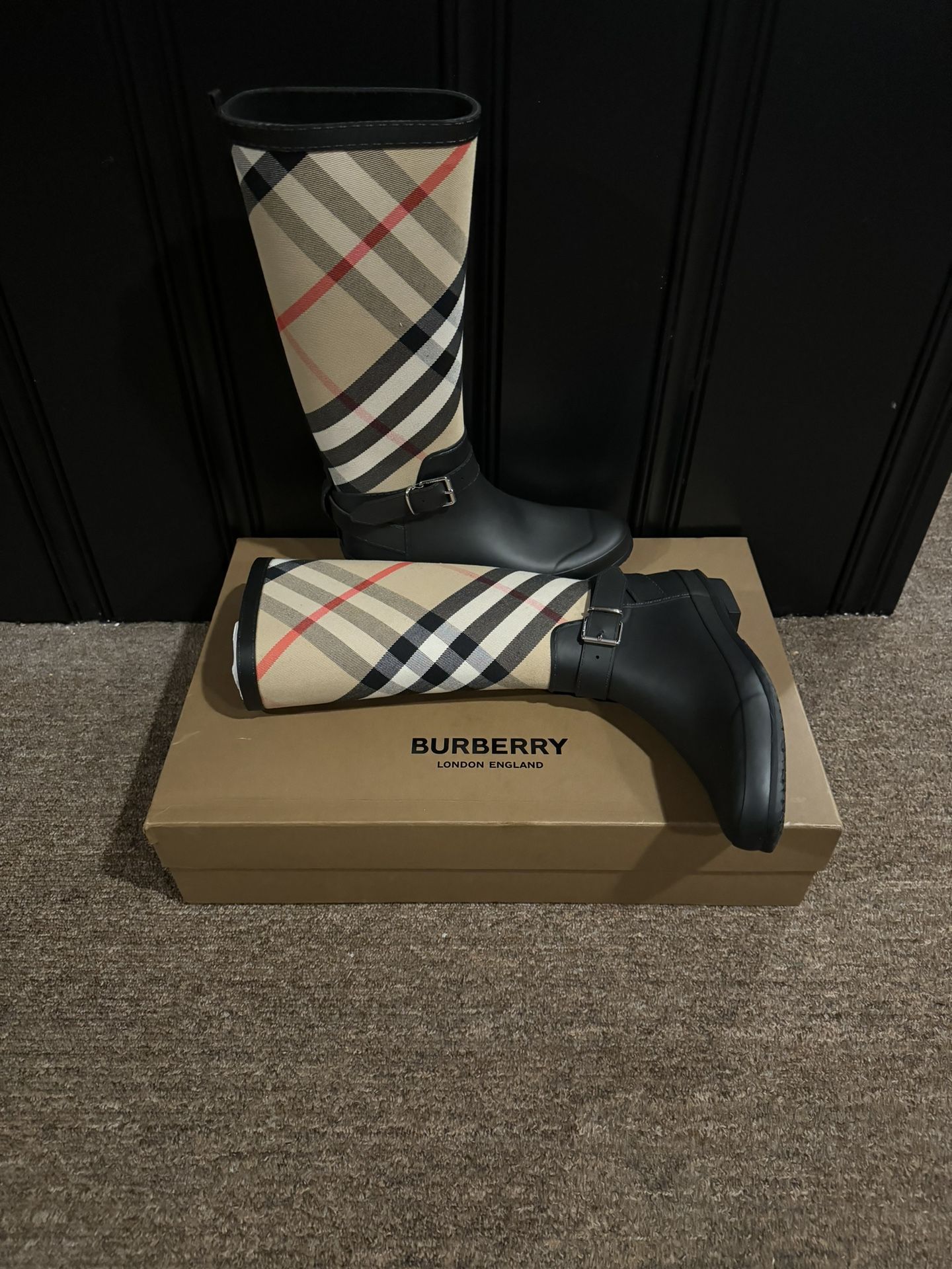 Burberry Rubber Boot Size 39/8