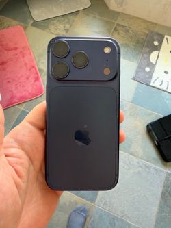iPhone 17 pro unlocked blue 512gb used