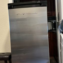 Frigidaire 6.5 Cu Ft Upright Freezer 