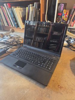 System76 Pangolin Performance Laptop (W765CUH) – i7 / 4GB RAM – For Parts or Repair