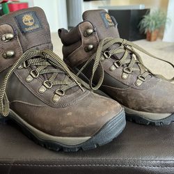 New Women’s Timberland Waterproof Hiking Boots—Size 9
