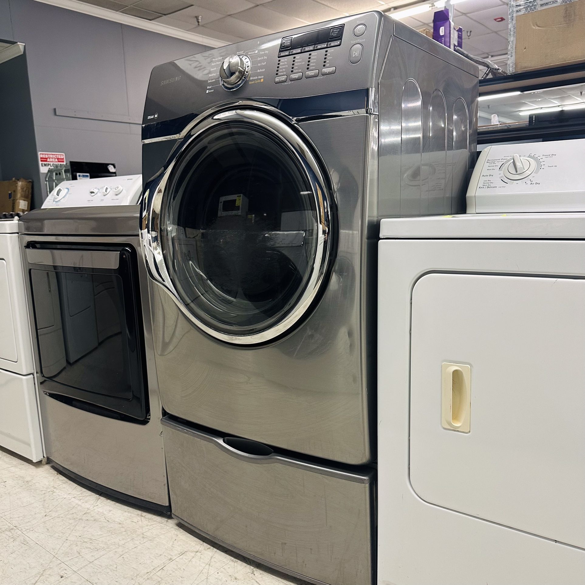Samsung 7.4 CU. FT. Electric Front Load Dryer!