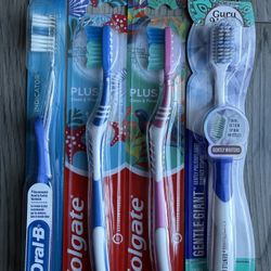 Lot of 4 Toothbrushes