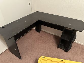 Black Desk