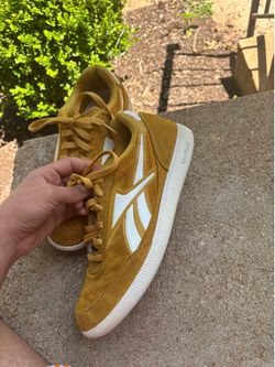 Brand New Yellow Reebok Shoes – Men’s Size 8 👟