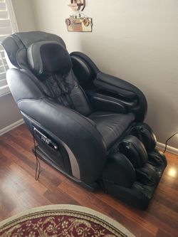 Uastro OSIM Zero Gravity Massage Chair