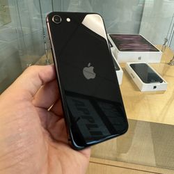 Apple iPhone SE 2nd gen (2020) 64GB Unlocked to any carrier! like new!