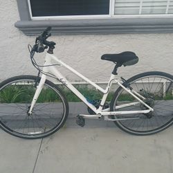 Women's 700c Giant Liv Aright 3 Hybrid Bike 