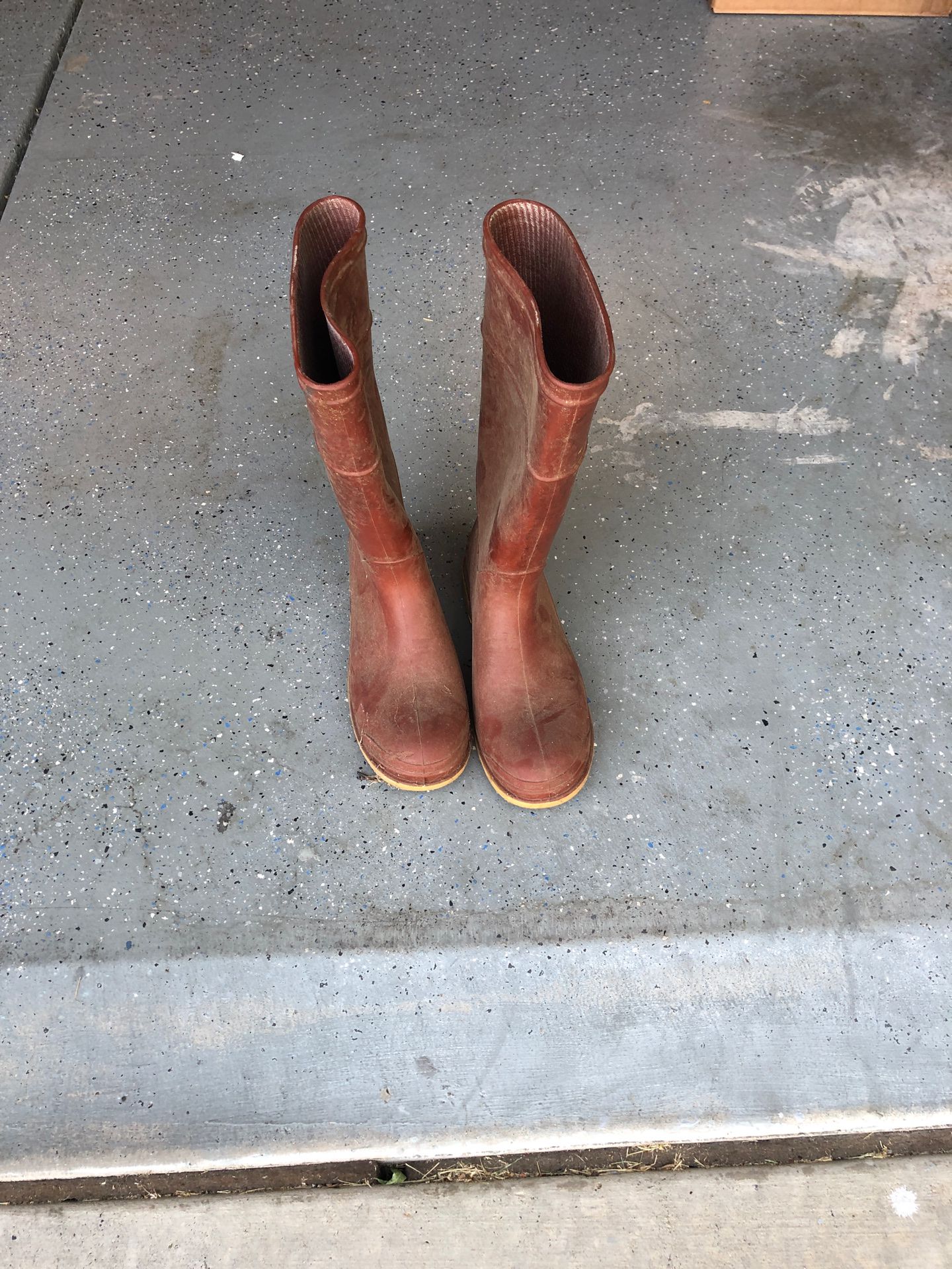 Rubber boots men’s size 9