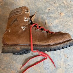 Lowa Men’s Boot Size 9.5 