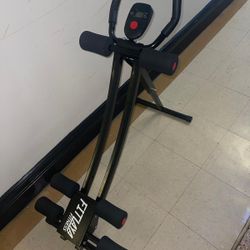 The backrest acts as a soft cushion that supports your back to help minimize fatigue. Parallel bars slideway, safer sports and fitness, curved track, 