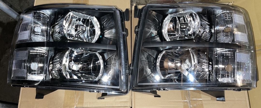 LA Zona Auto Parts 2007 to 2014 Chevrolet Silverado Headlights Luces Micas Calaveras Faros Focos Luz Light