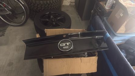 2015 Mustang deck lid