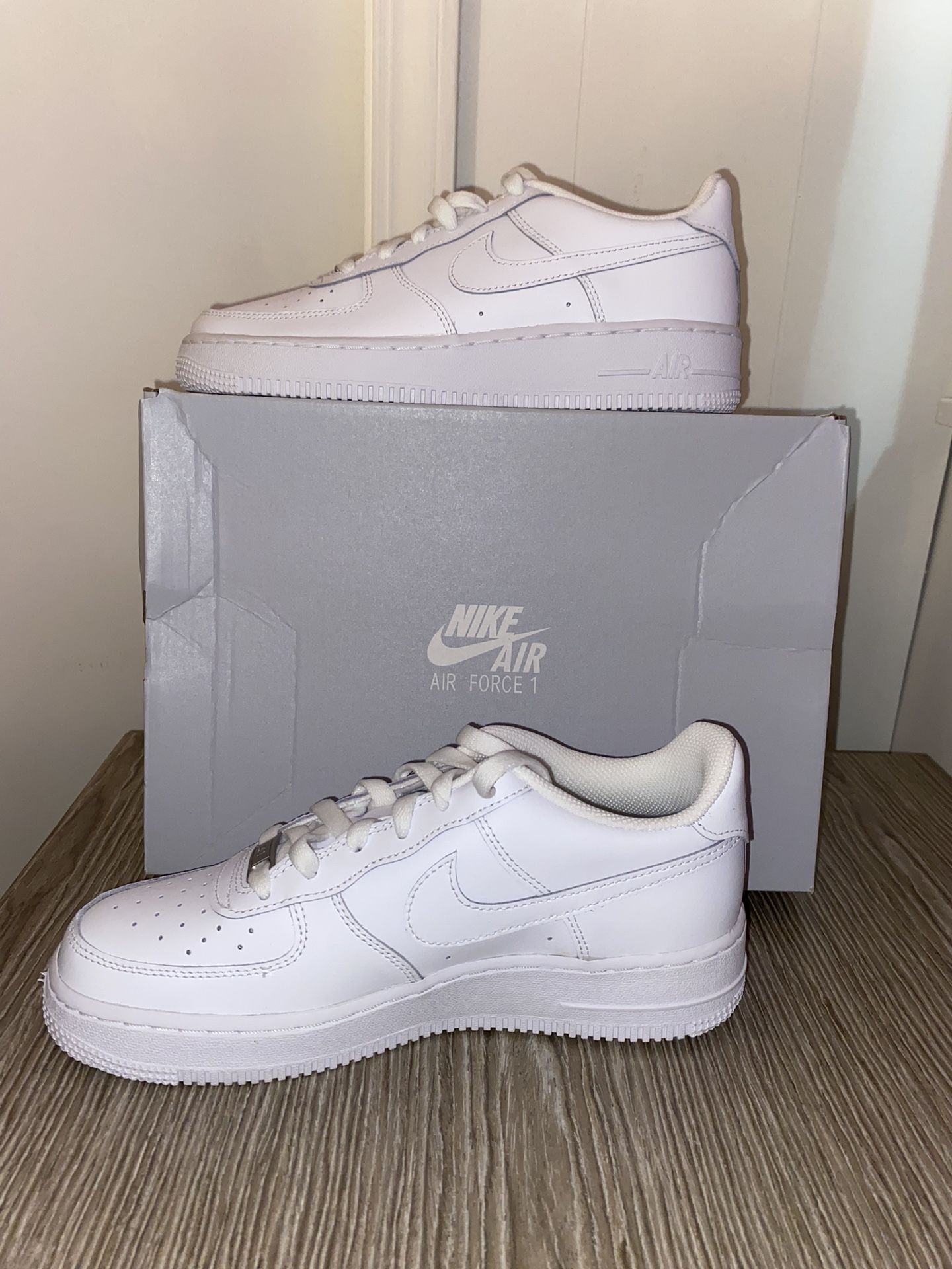 Nike Air Force 1 (White, Low Top,)