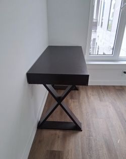 Need to sell Desk ASAP!