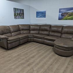 Free Delivery! Light Brown Leather Sectional Couch With Chaise, Recliner, And Pullout 