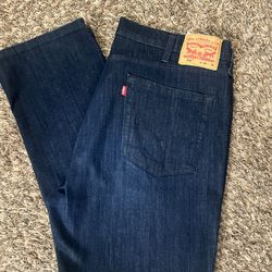 Men’s Levis 514 Size 40x30 great condition $20- Firm