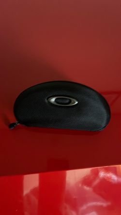 Oakley Sport Soft Vault Sunglass Case.