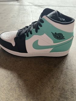 Jordan 1 Mid Tropical Twist