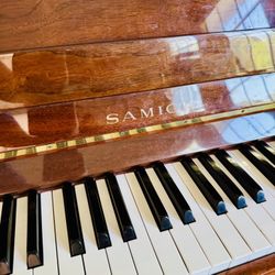 Samik Piano – Excellent Condition
