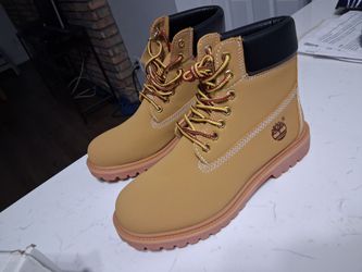 Size 9  Timberland  *Still in 📦 * $$$$SAVE$$$$