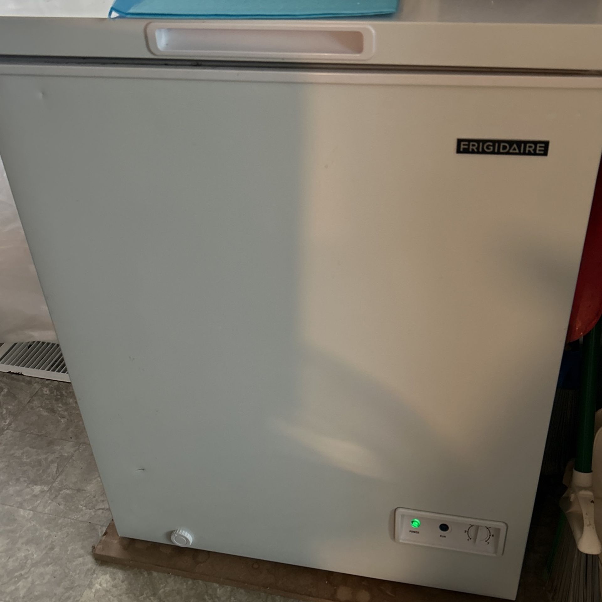 Frigidaire Deep Freezer 