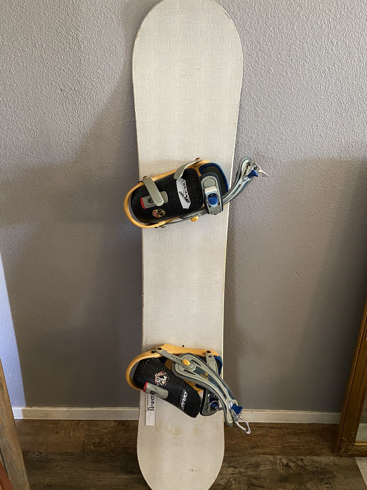 Burton Dominant Snowboard for Sale in North Las Vegas, NV - OfferUp