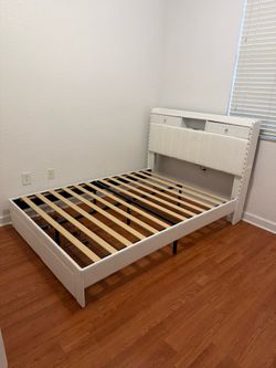 Full size, roll out drawers with USB phone charger
