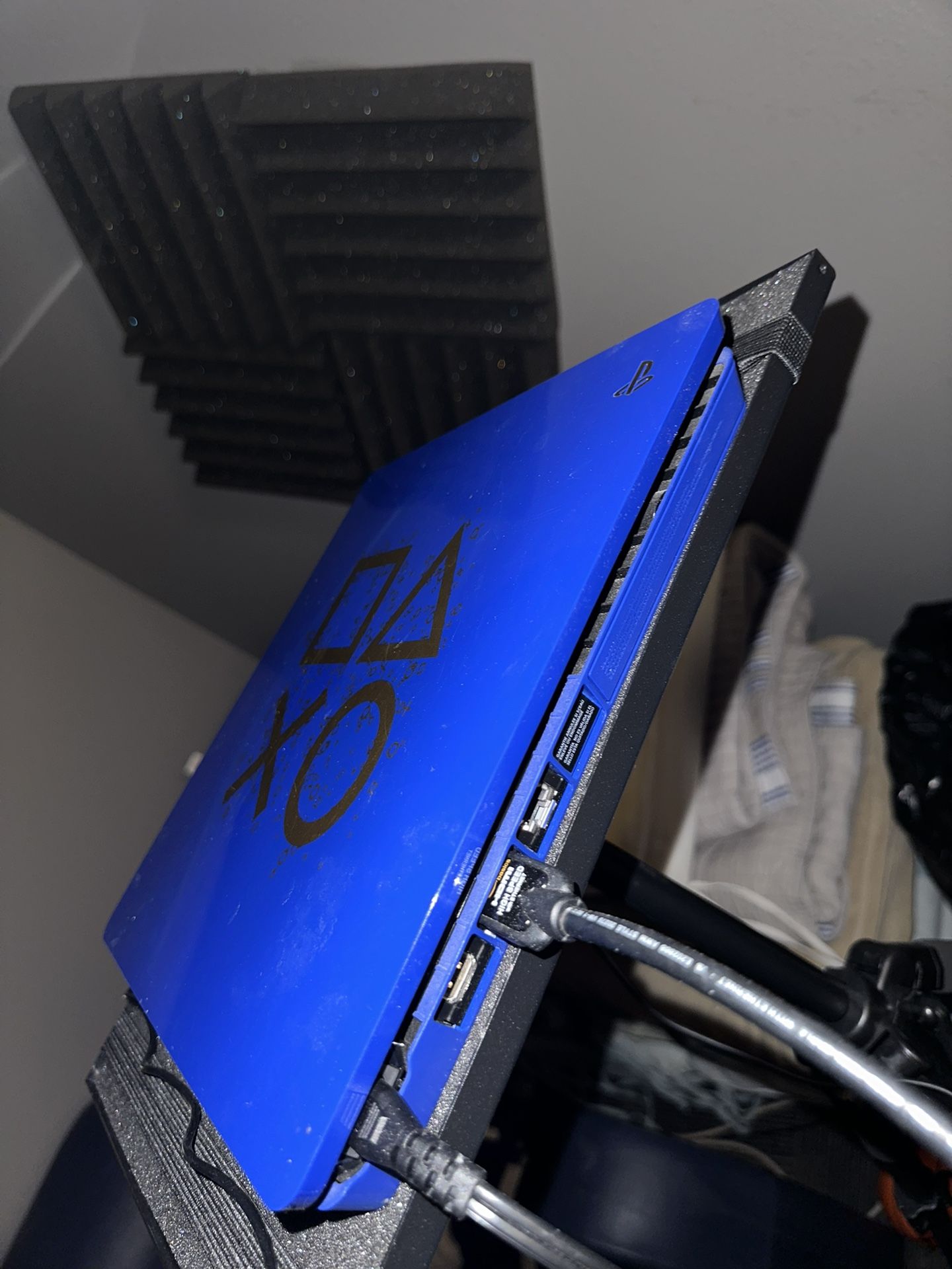 PS4 + 2 Controllers + Call Of Duty Modern Warfare III Installed Video games & Consoles