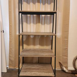 (2)Descending Bookshelf