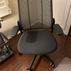 Human scale Ocean Smart Desk Chair