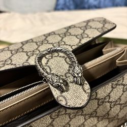 Gucci Dionysus GG Supreme Clutch