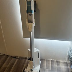 SHARK CLEAND AND EMPTY CORDLESS VACUUM