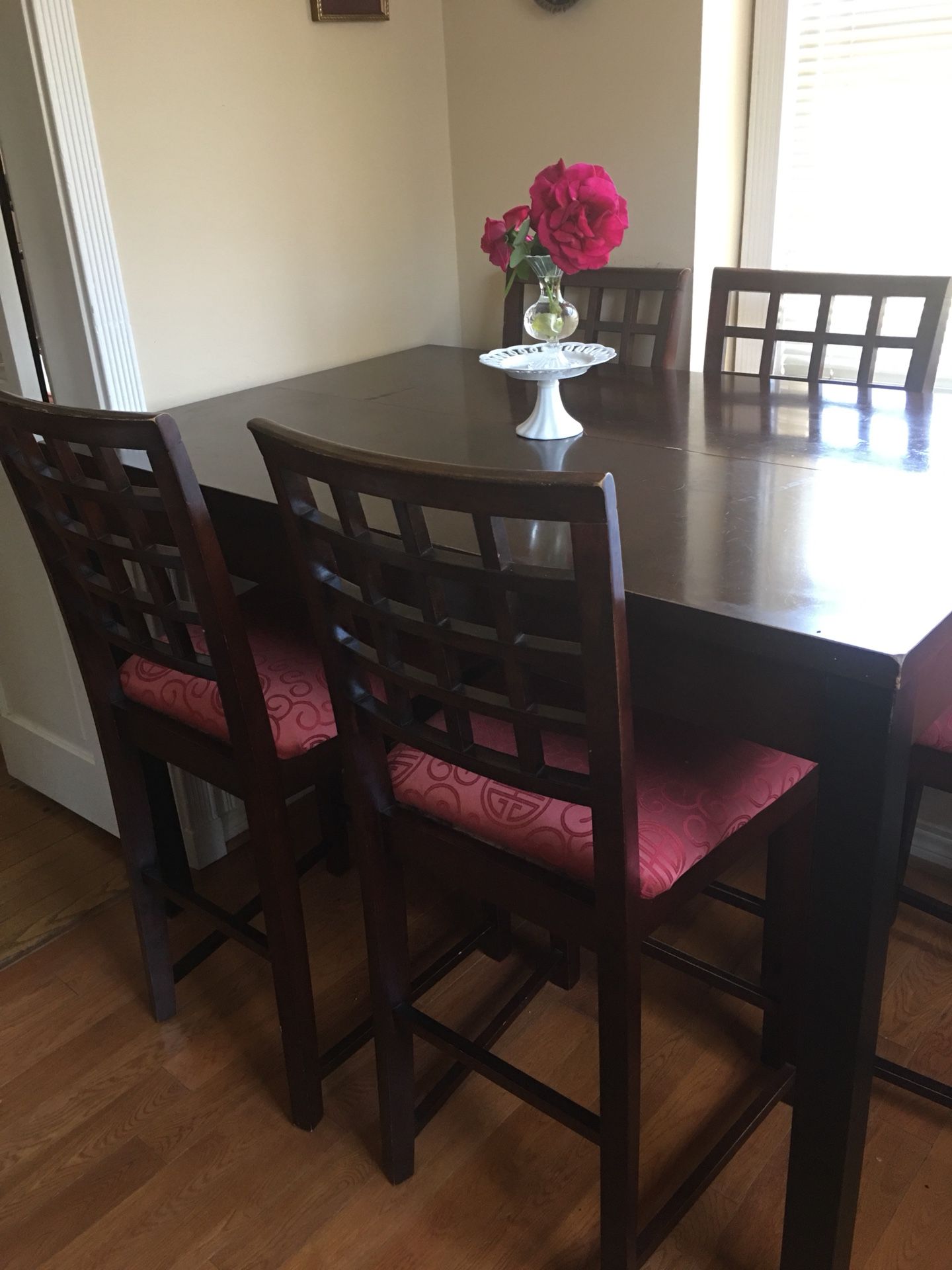 Dining Table with 6 chairs in good condition