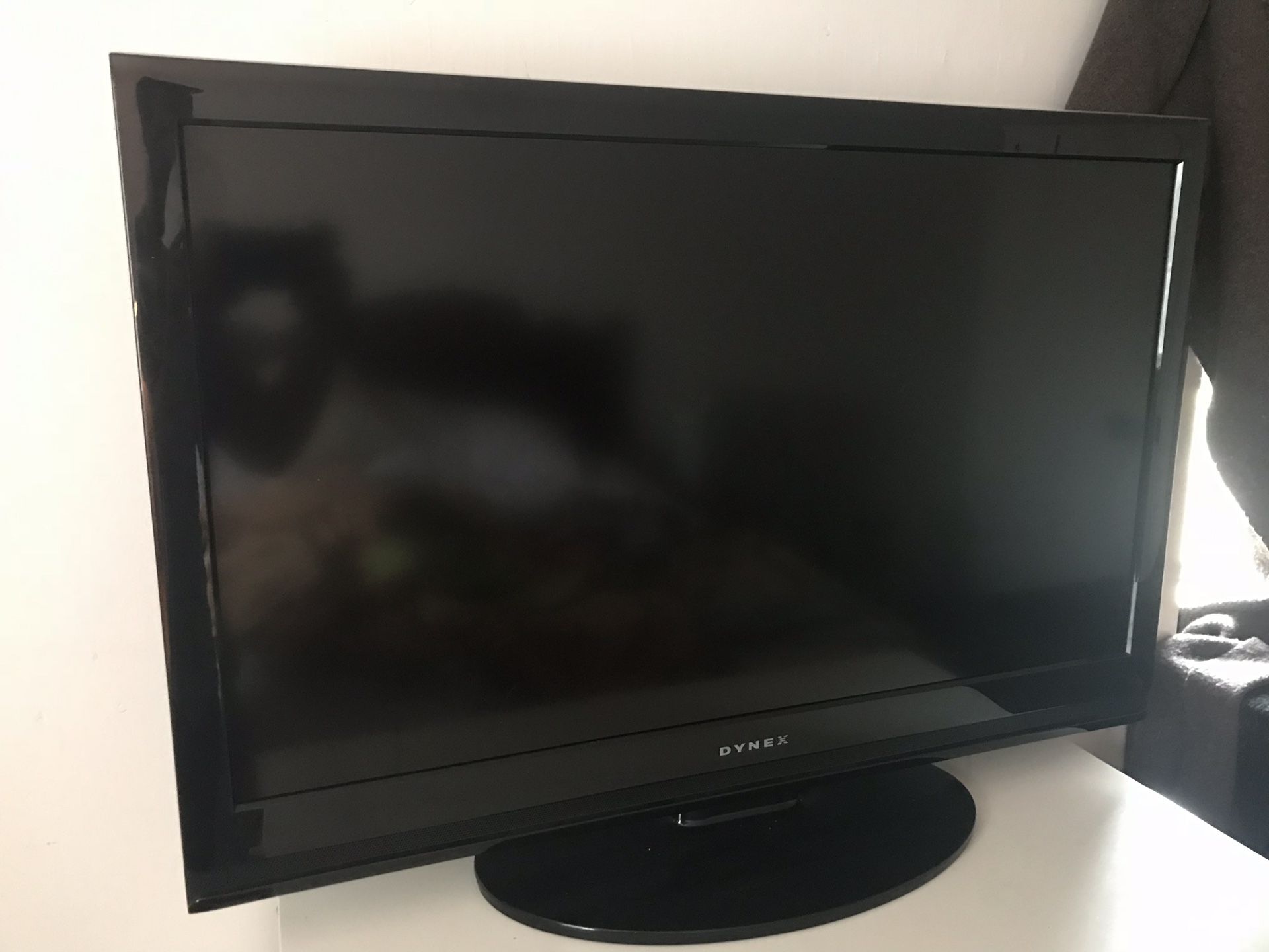 Dynex TV, LCD, 37in, 720P