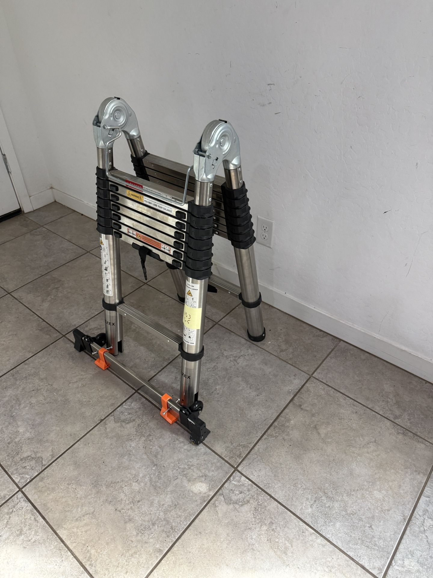 Heavy duty A shape telescopic ladder - expandable model - 16.5 feet - L153