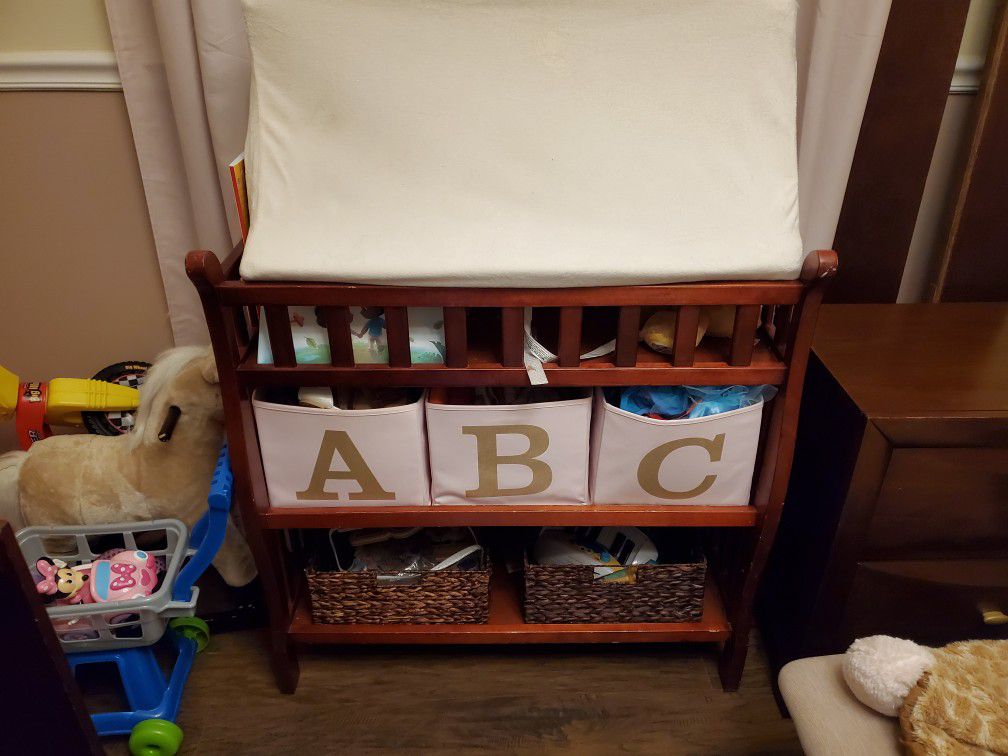 Changing table, changing pad with cover