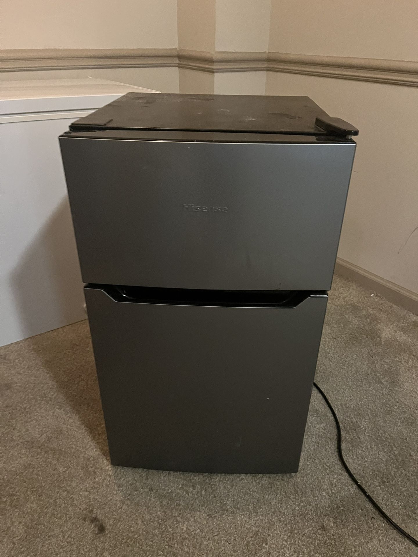 Mini Refrigerator With Freezer