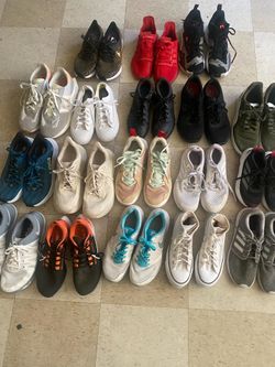 18 pares de Tenis Nike Adidas Hoka puma 1 Jordan converse sizes 11 10 9 8. 7 differentes sizes y markas $100 por todos.