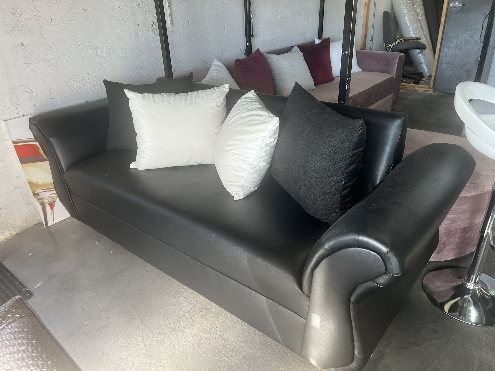 BONDED LEATHER SOFA SILLON SHOWROOM PIECE
