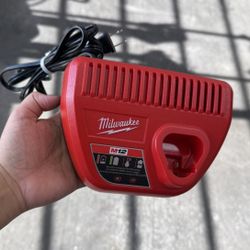 Milwaukee M12 Charger 